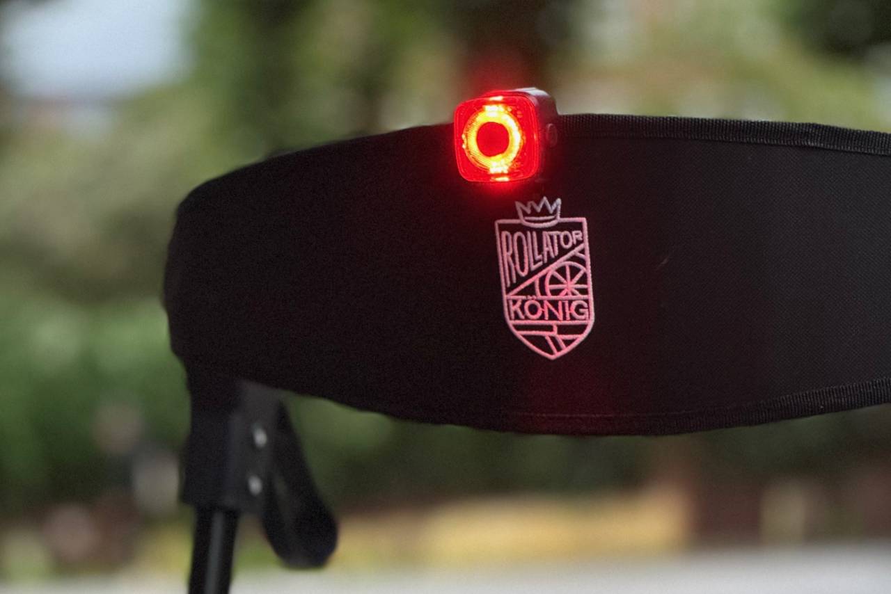 LED-Licht für Rollator – rot leuchtend, wasserfest, mit Clip zur Befestigung am Rückengurt